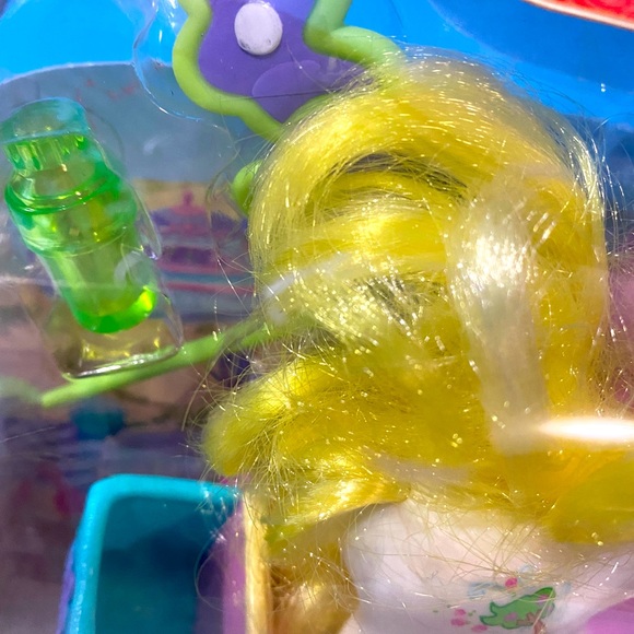 MY LITTLE PONY G3 NWT VTG 2004 BUTTERFLY ISLAND SCOOTIN ALONG WITH BREEZIE NEW - Picture 11 of 16